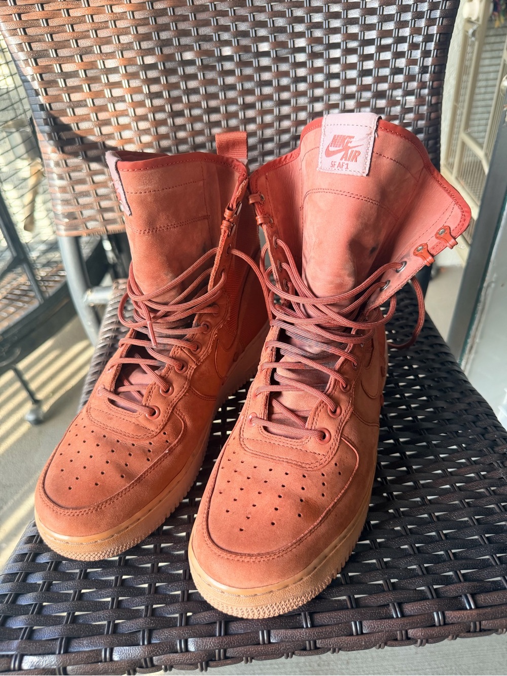 Nike SF Air Force 1 Mid Dusty Peach Terra Blush Boots Size 11.5
